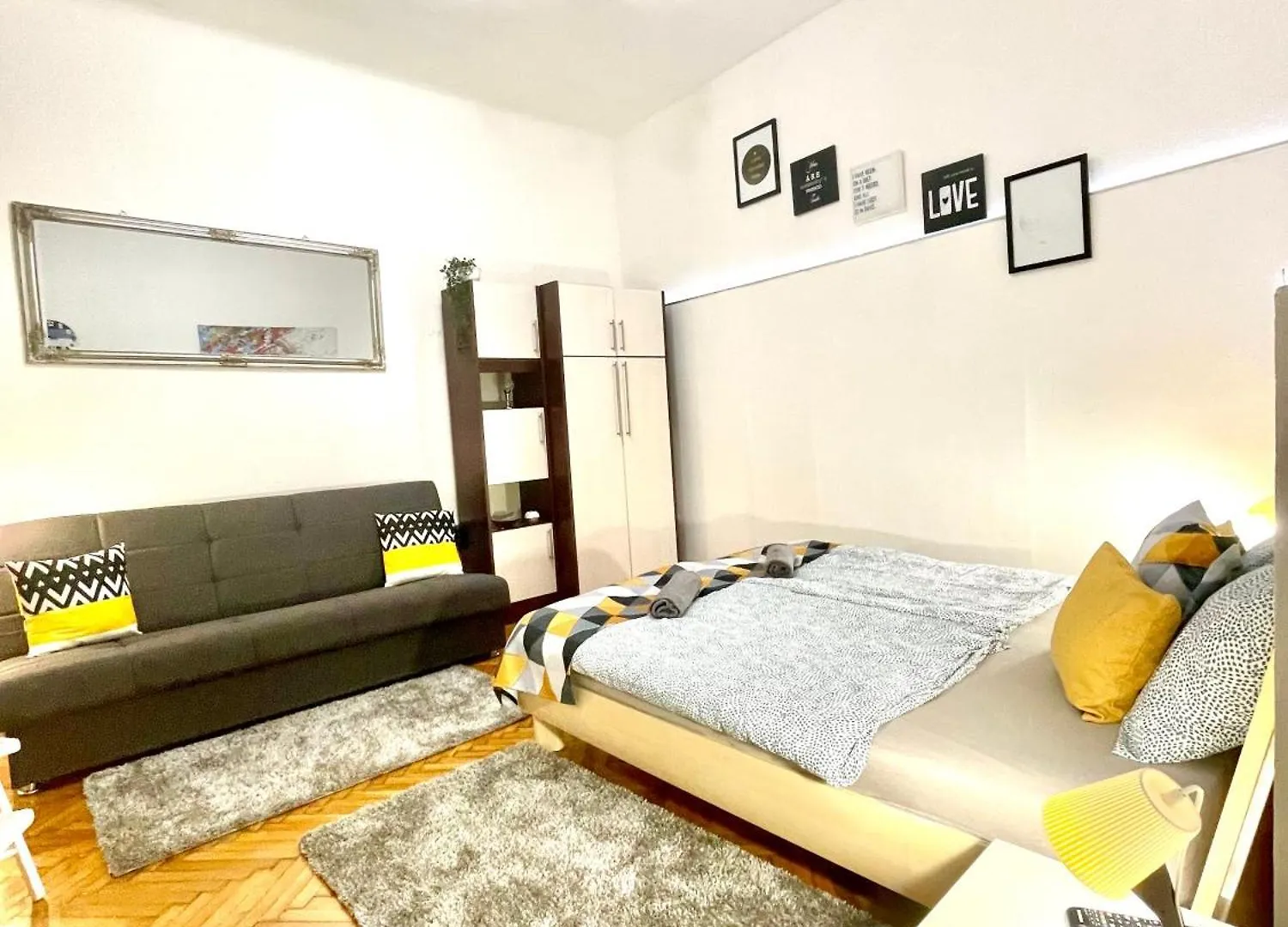 Small Cosy Apartment Near The Famous Westend City Center Budapešť