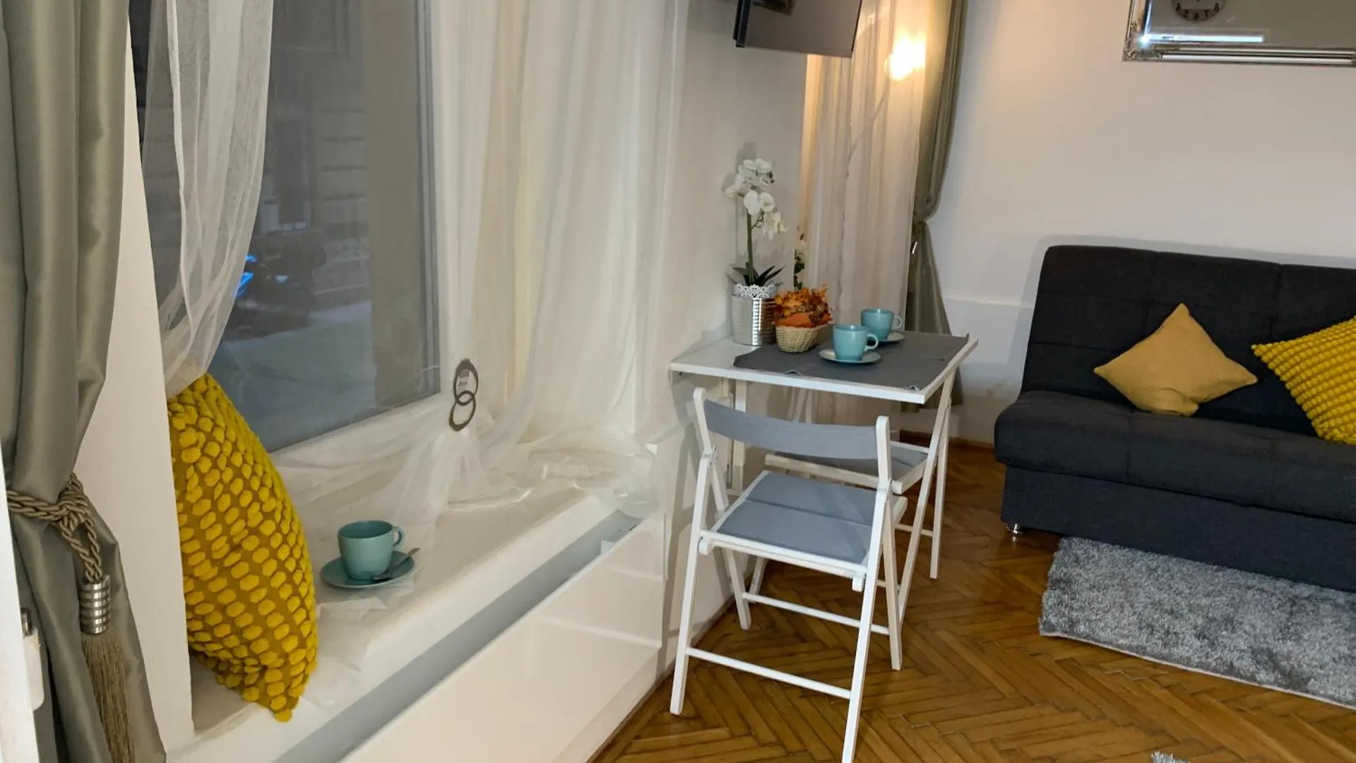 Small Cosy Apartment Near The Famous Westend City Center Budapešť