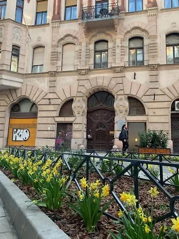 Small Cosy Apartment Near The Famous Westend City Center Budapest