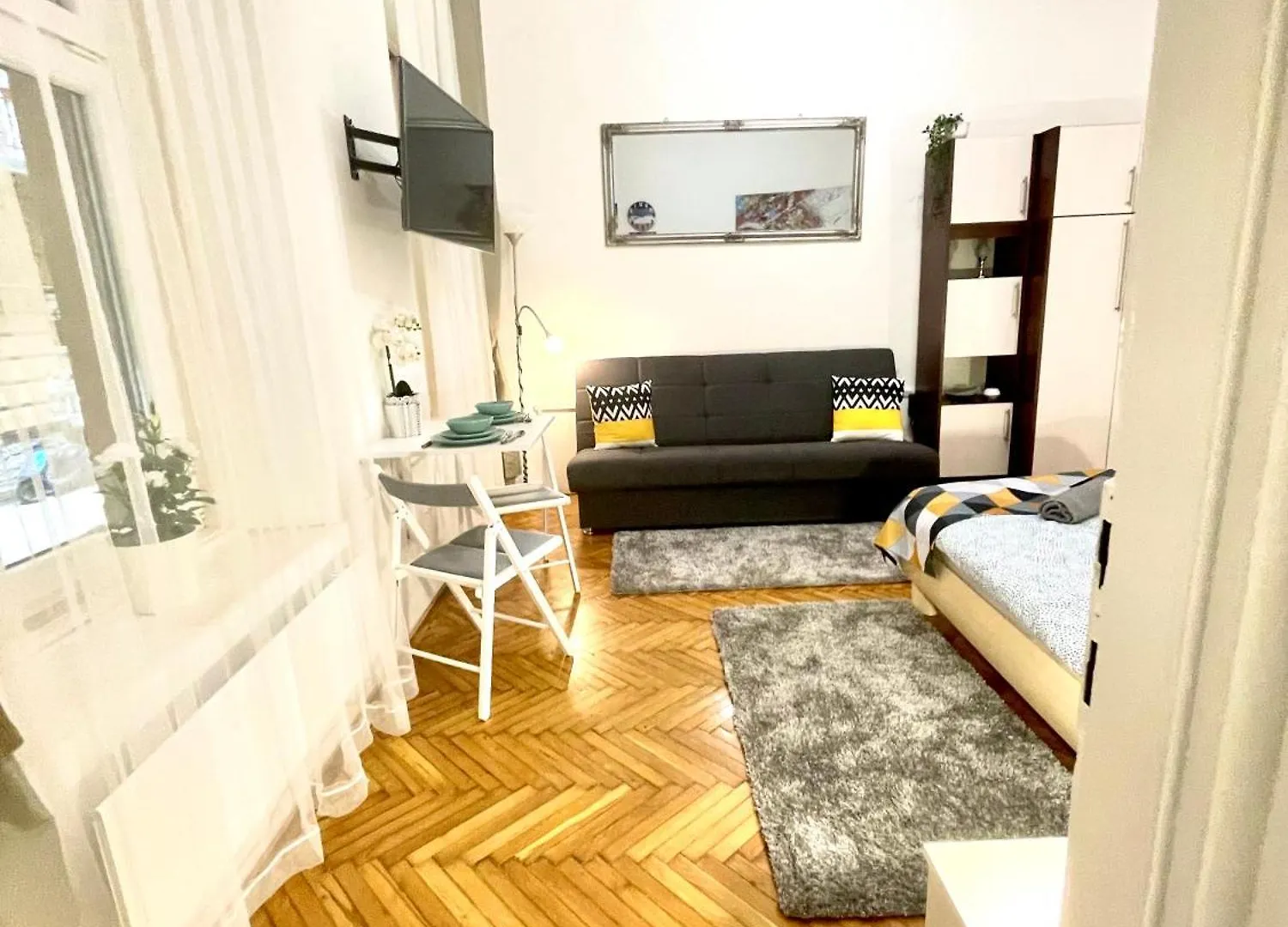 Small Cosy Apartment Near The Famous Westend City Center Budapest