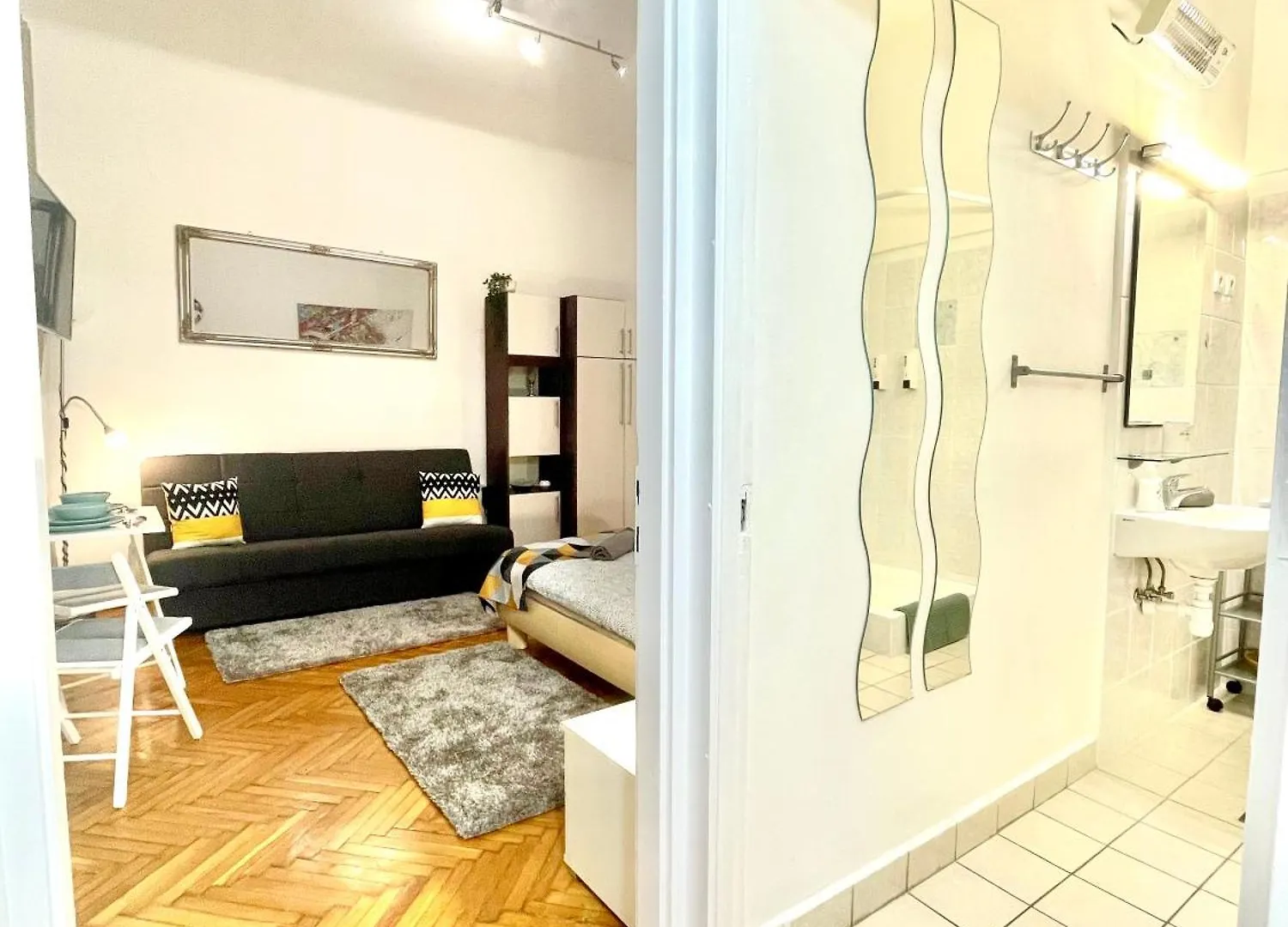Small Cosy Apartment Near The Famous Westend City Center Budapest 0*,  Magyarország