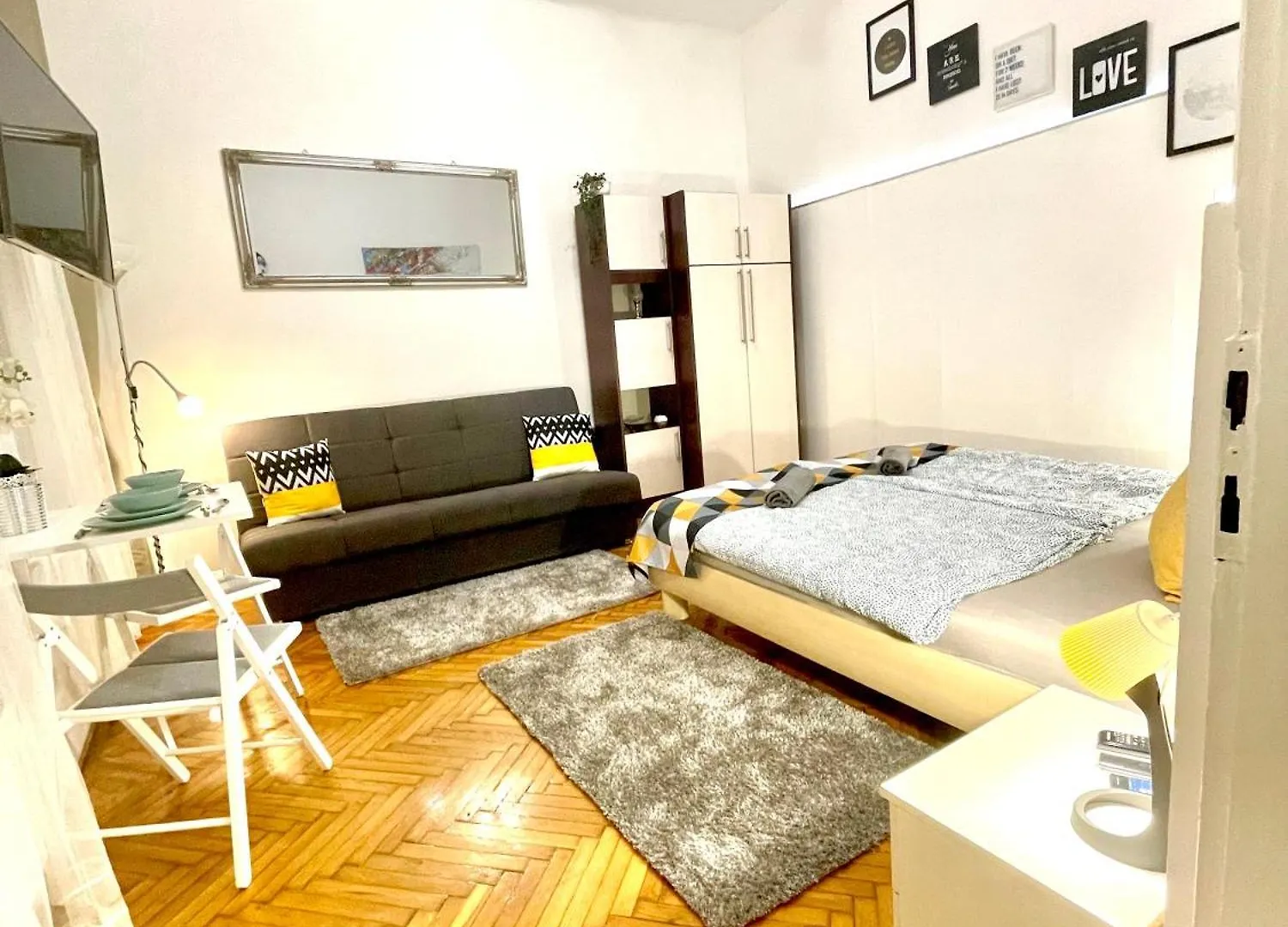 Small Cosy Apartment Near The Famous Westend City Center Budapest