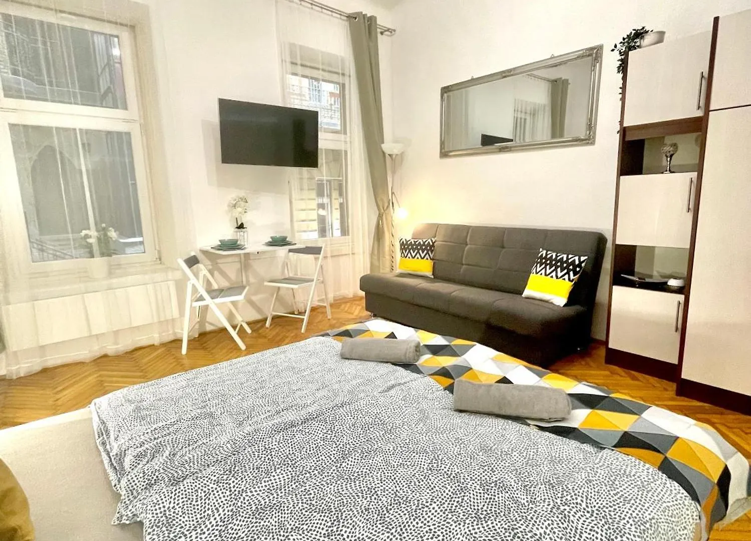 Small Cosy Apartment Near The Famous Westend City Center Budapest