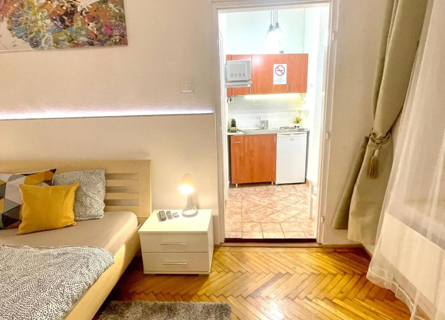 Small Cosy Apartment Near The Famous Westend City Center Budapest Hungary