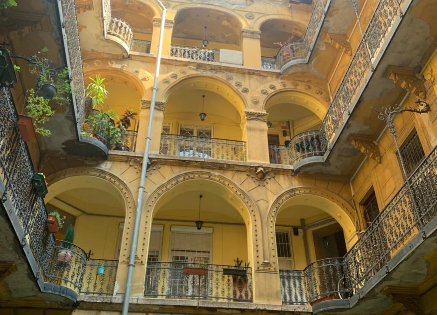 Small Cosy Apartment Near The Famous Westend City Center Budapest Hungary